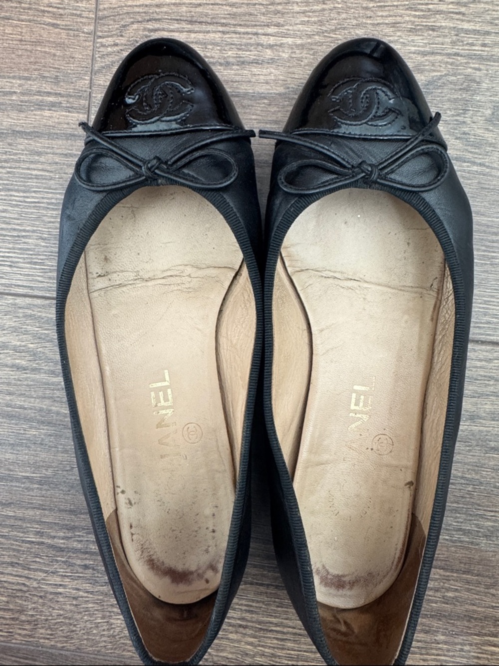 CHANEL Black Patent Cap-Toe Bow Ballet Flats - Picture 2 of 10
